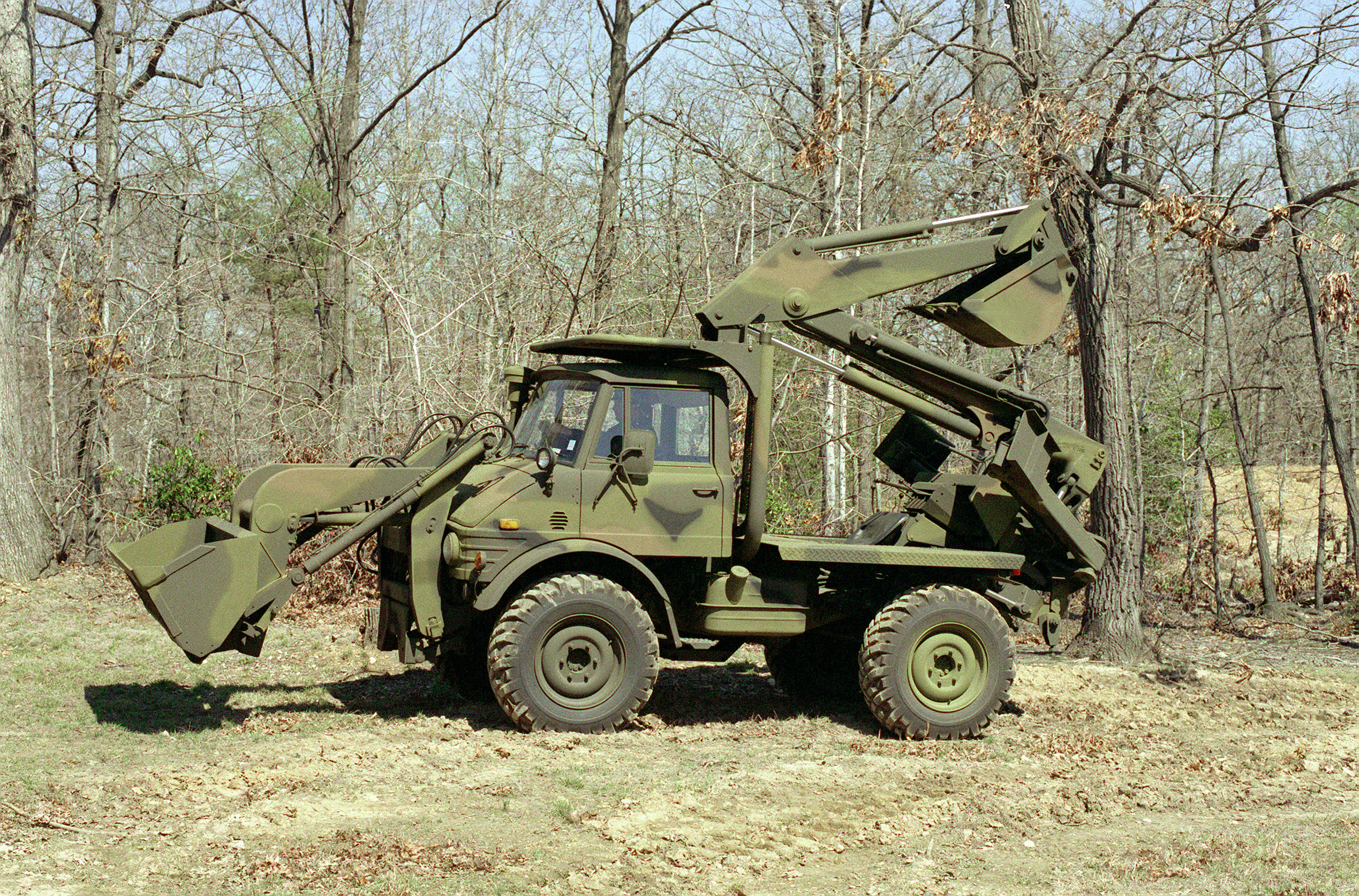 UNIMOG_excavator.JPEG